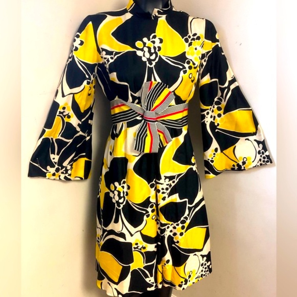 Vintage Rodrigues for Milbo Bold Graphic Print Silk Dress Bell Sleeves 60’s